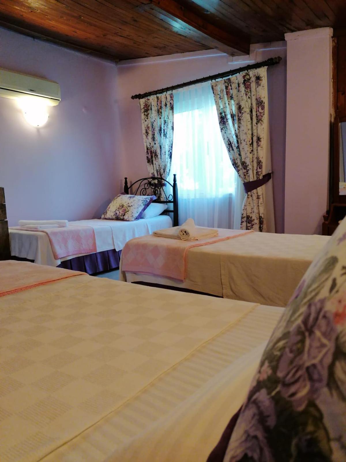 Maviev Otel Çeşme Cameră foto
