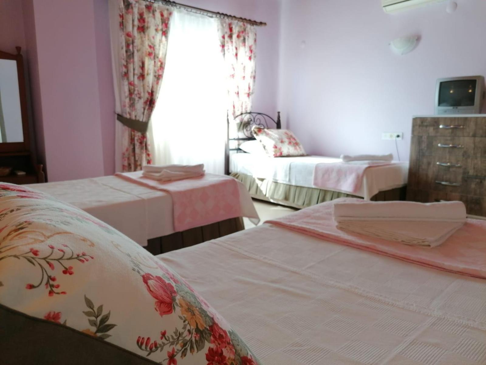 Maviev Otel Çeşme Cameră foto